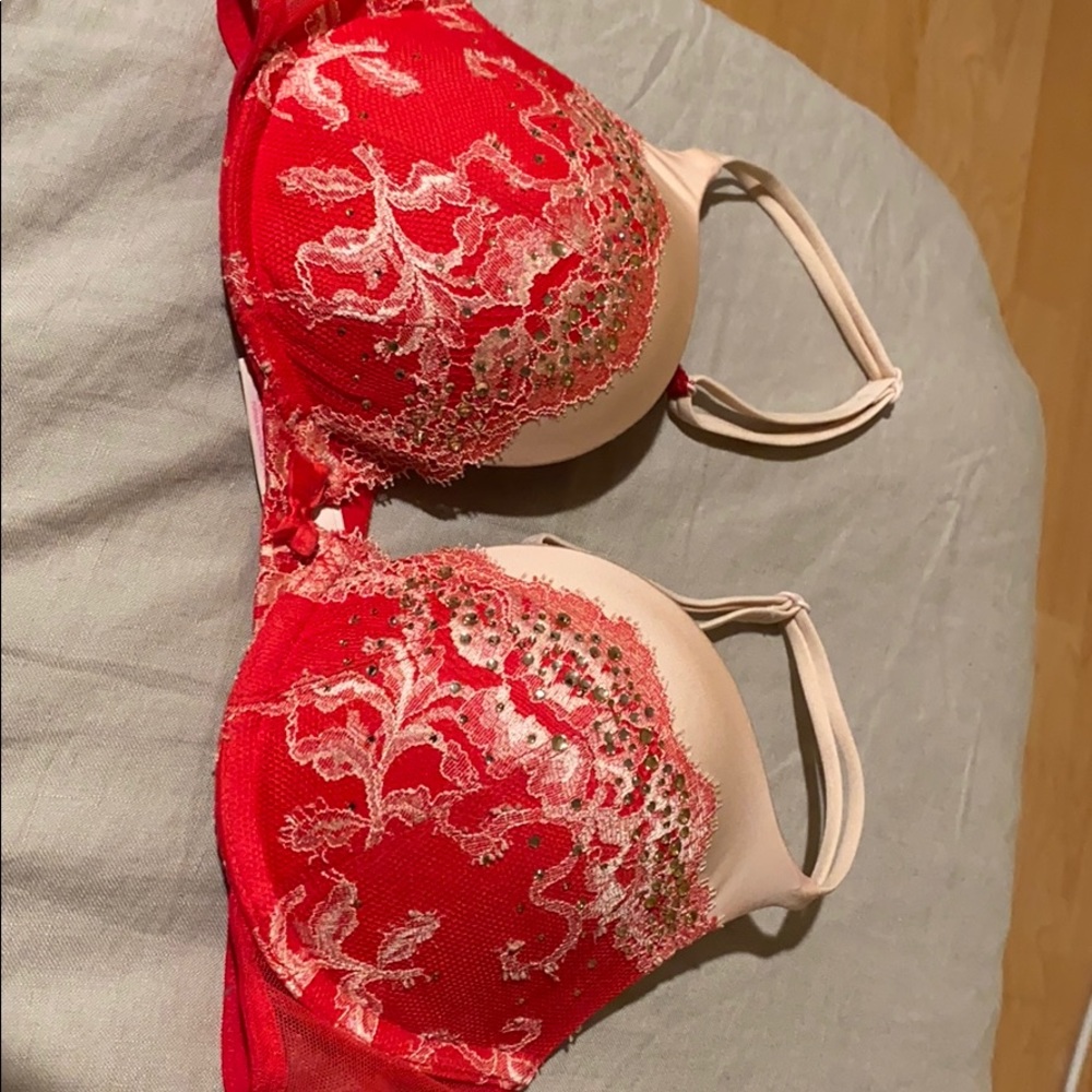 Victoria’s Secret Bra size 34B
